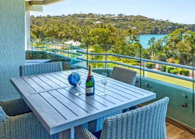 How Do You Experience an Overnight Stay on the Great Barrier Reef?