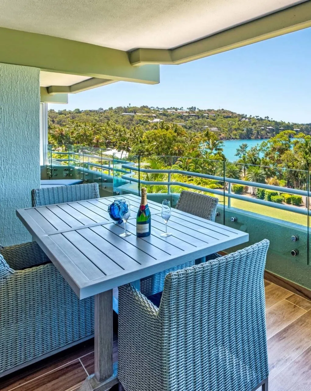 How Do You Experience an Overnight Stay on the Great Barrier Reef?